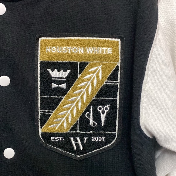 Jacket 🧥 - Picture 6 of 11